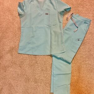 FIGS scrub set in Fresh Aqua